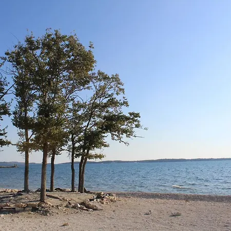 Istria Перой